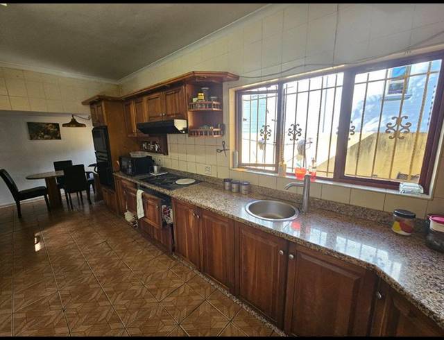 5 BEDROOM HOUSE FOR SALE IN UMHLANGA RIDGE